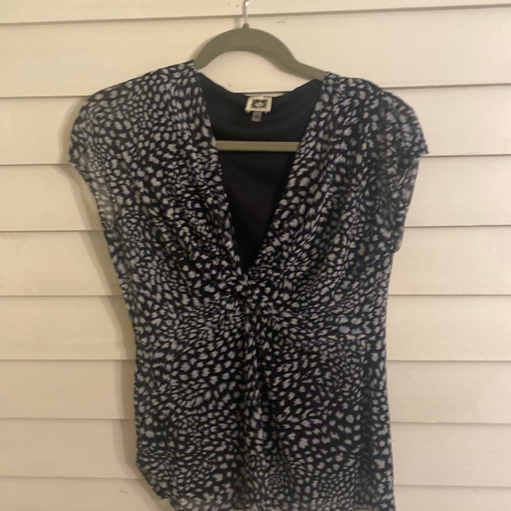 Size Small Anne Klein Shirt Sleeve-Lined Polyester Shirt/V-Neck